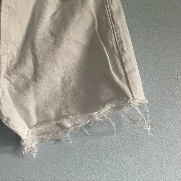 Frame Denim Le Simone Shorts in Rumpled Blanc Grind - Picture 7 of 12